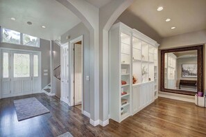 Interior - 5 Ski Resorts within 16 Miles | Salt Water Hot Tub (Dillon)