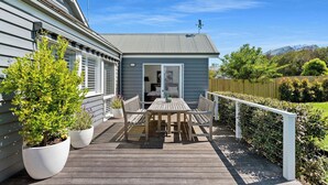 A small house with a deck, a dining table, and chairs. - Hamptons Resort: 3  BR, 2  BA House in Sorrento, Sleeps 6 (Sorrento)