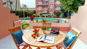 تناول الطعام بالخارج