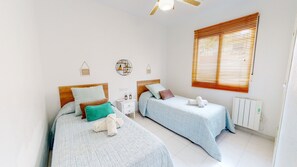 2 bedrooms, iron/ironing board, free WiFi, bed sheets