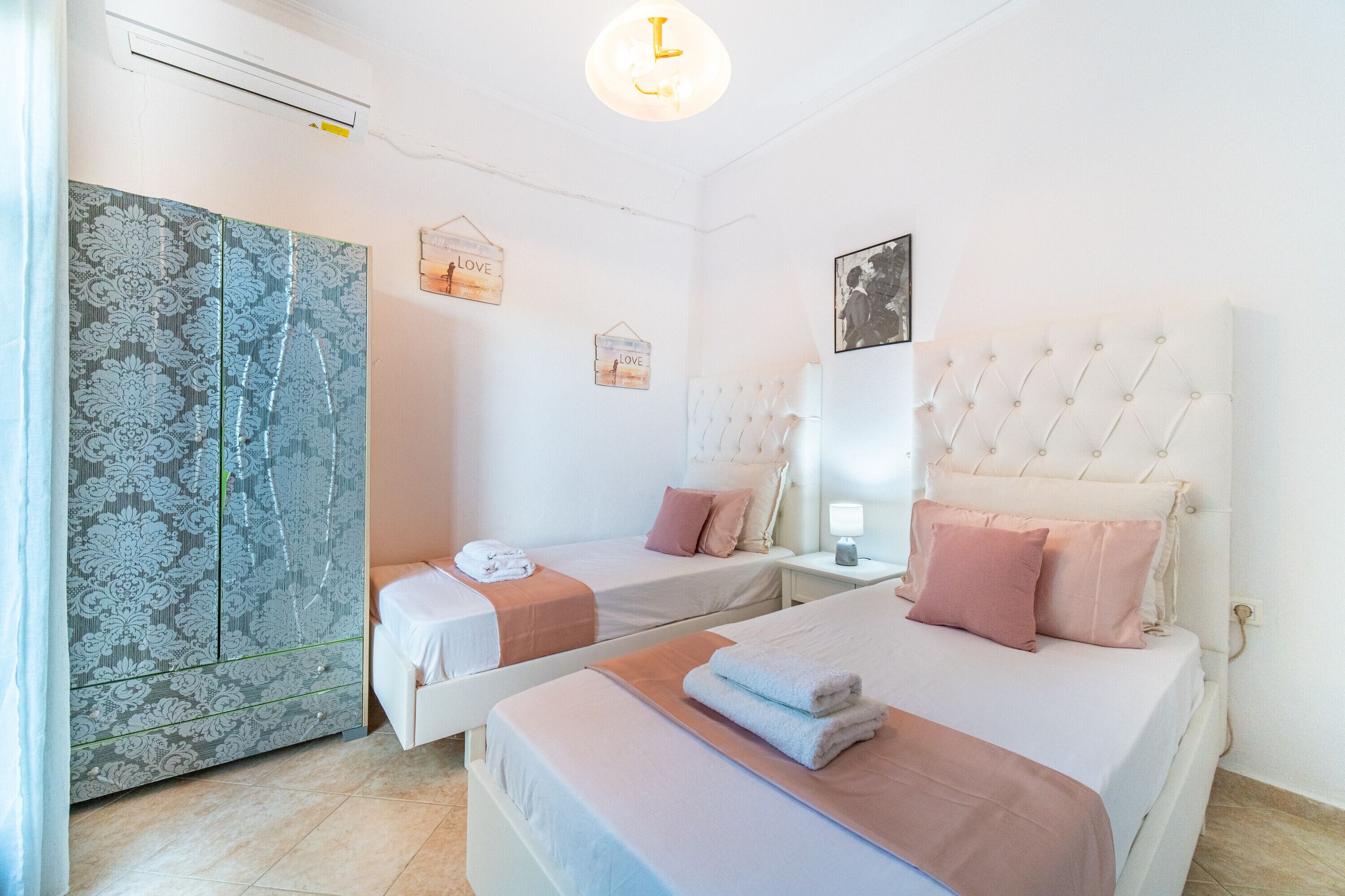 2 habitaciones, tabla de planchar con plancha y wifi gratis 