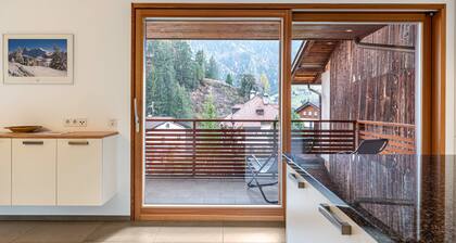 Ferienwohnung "Cesa Stefania" mit Bergblick und Balkon