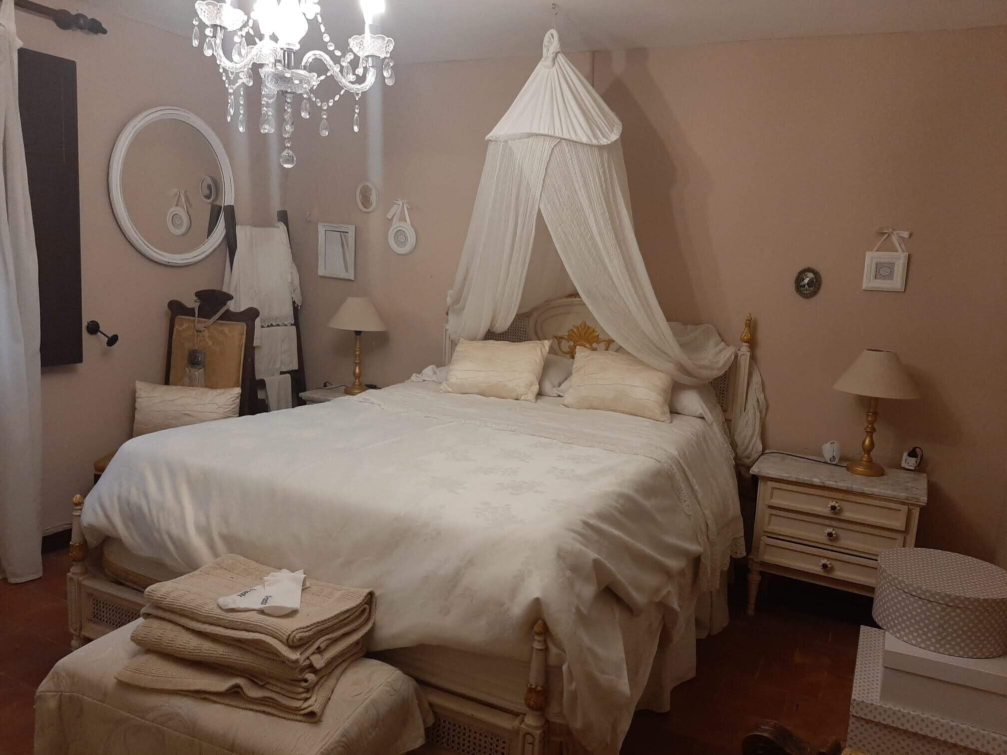 6 bedrooms, iron/ironing board, free WiFi, bed sheets