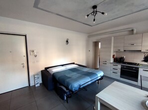 1 chambre, fer et planche à repasser, Wi-Fi gratuit, draps fournis