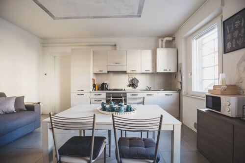 Holiday Apartment "Grey House Pavia near Hospitals" with A/C & Wi-Fi