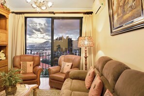 TV, DVD-spiller og stereoanlegg