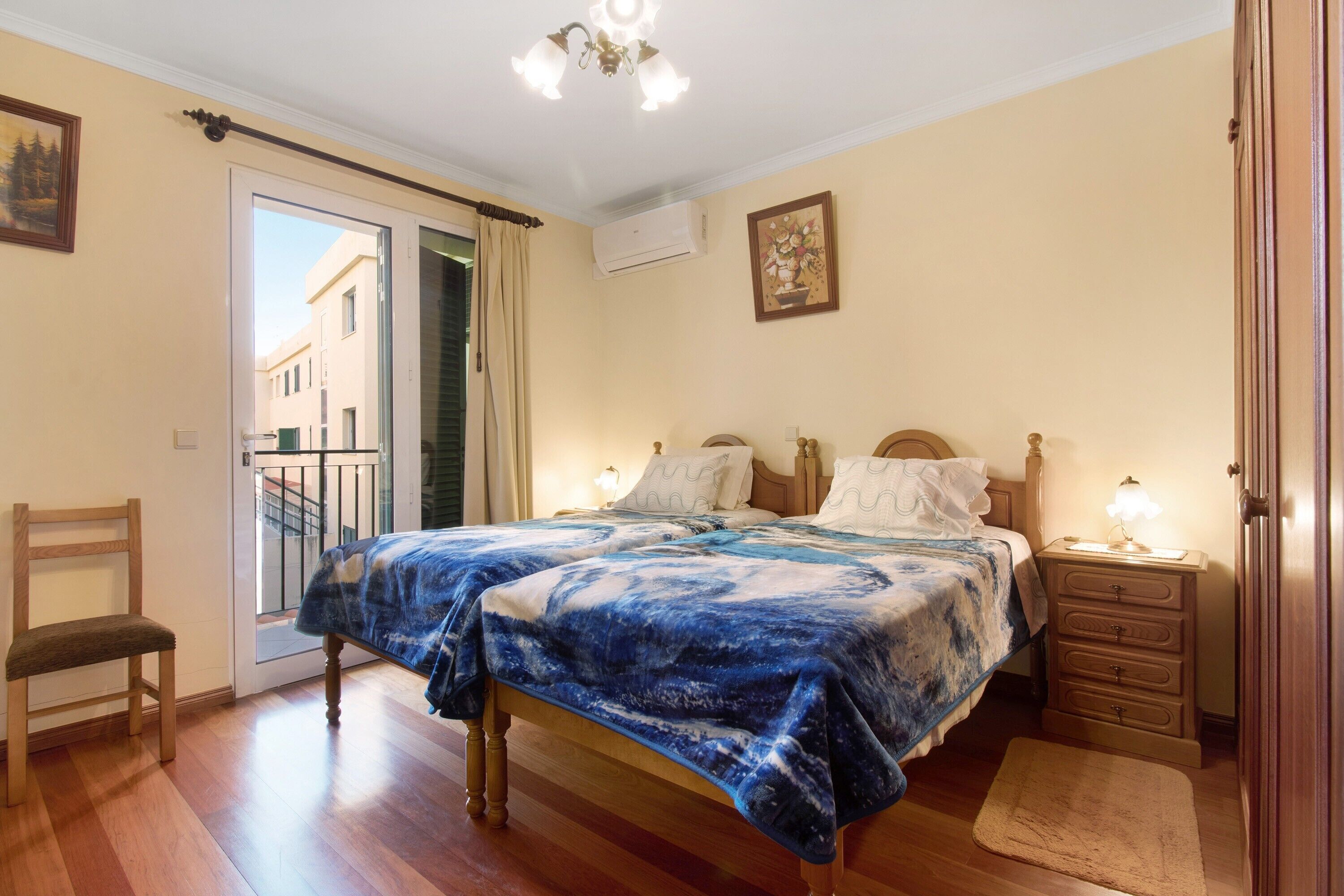 2 chambres, fer et planche à repasser, accès au Wi-Fi (inclus)