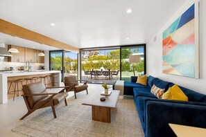 Smart TV, fireplace - Casa Roka: Groovy Mid-Century Indoor/Outdoor Lifestyle (Palm Springs)