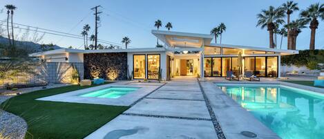 Een verwarmd zwembad