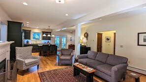 Smart TV, fireplace, DVD player, books