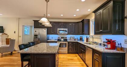 Uptown Charmer, Meredith near Winnipesaukee!