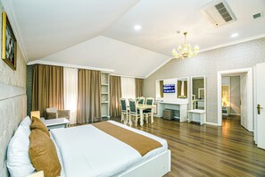 ファミリー 4 人部屋 | 高級寝具、ミニバー、セーフティボックス (室内)、デスク