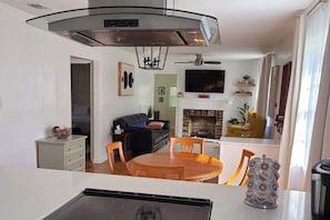 Interior - Mid-term, open-floor home full of natural light. 10 min from the River District. (Savannah)