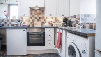 Luxury Cottage | Private kitchen | High chair, cookware/dishes/utensils