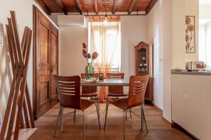 Dining - Emma   Lovely Suite in Trastevere (ROMA)