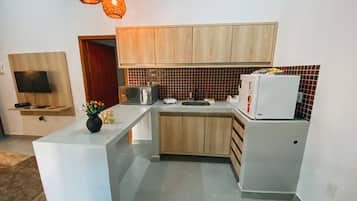 Comfort House, 2 Bedrooms | Private kitchenette