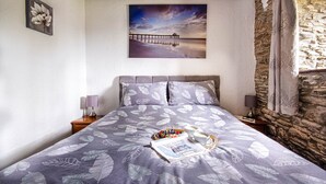 Room - Rowan Retreat - One Bedroom Cottage, Sleeps 2 (Lanreath)