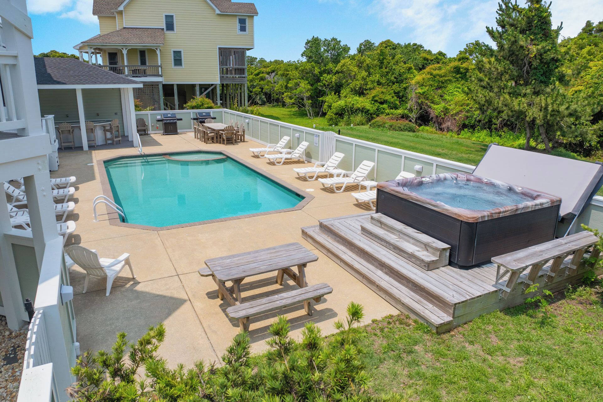 Piscina a l'aire lliure i piscina climatitzada 
