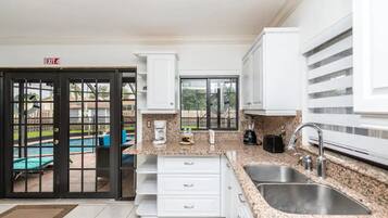 奢華客房 | 私人廚房 | 大型冰箱、微波爐、烤箱、洗碗機