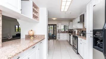 Luxury Room | Private kitchen