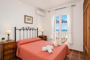 4 chambres, fer et planche à repasser, Wi-Fi, literie fournie