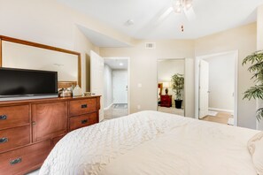 3 bedrooms, iron/ironing board, internet, bed sheets