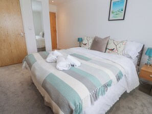 3 bedrooms, individually decorated, individually furnished, free WiFi - 9 Headland Point (Newquay)