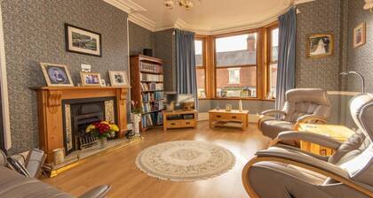 Impeccable 4-bed House in Burton-on-trent