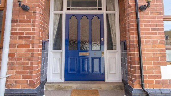 Exterior - Impeccable 4-bed House in Burton-on-trent (Burton on Trent)