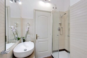 4 bedrooms - 4bnb - Otranto Vatican Apartment (Rome)