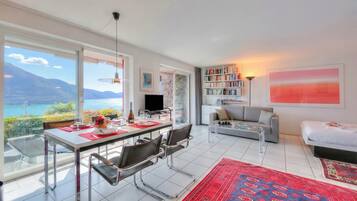 Family Apartment, 1 Bedroom, Microwave, Mountainside (Casa brighella Brissago with Lake) | Dining