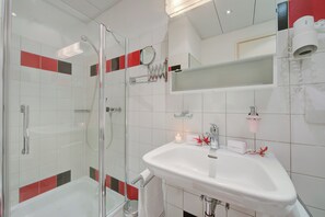 Family Apartment, Multiple Bedrooms, Mountainside (Casa brighella) | Bathroom