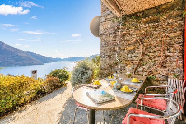 Family Apartment, Multiple Bedrooms, Mountainside (Casa brighella) | Outdoor dining