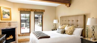 One Bedroom King Suite 1 Apartment Hotel by RedAwning