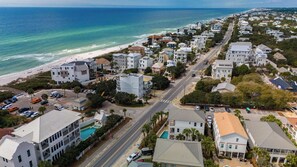 A coastal residential area with houses, a beach, and a road. - 30A Paradise! Pool, Tiki Bar & 6-Seat Golf Cart 5-Bed Book Now for Fall! (Santa Rosa Beach)