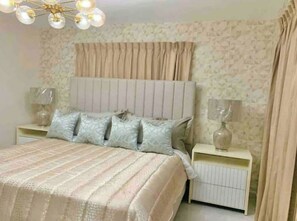 Iron/ironing board, free WiFi, bed sheets