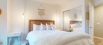 Summit #105 1 Bedroom Condo by RedAwning