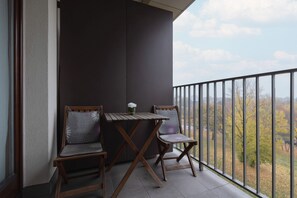 Balcony - Warsaw Apartment With Parking by Renters (Warsaw)