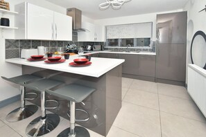 Casa, baño privado (Four Bedroom) | Cocina compartida