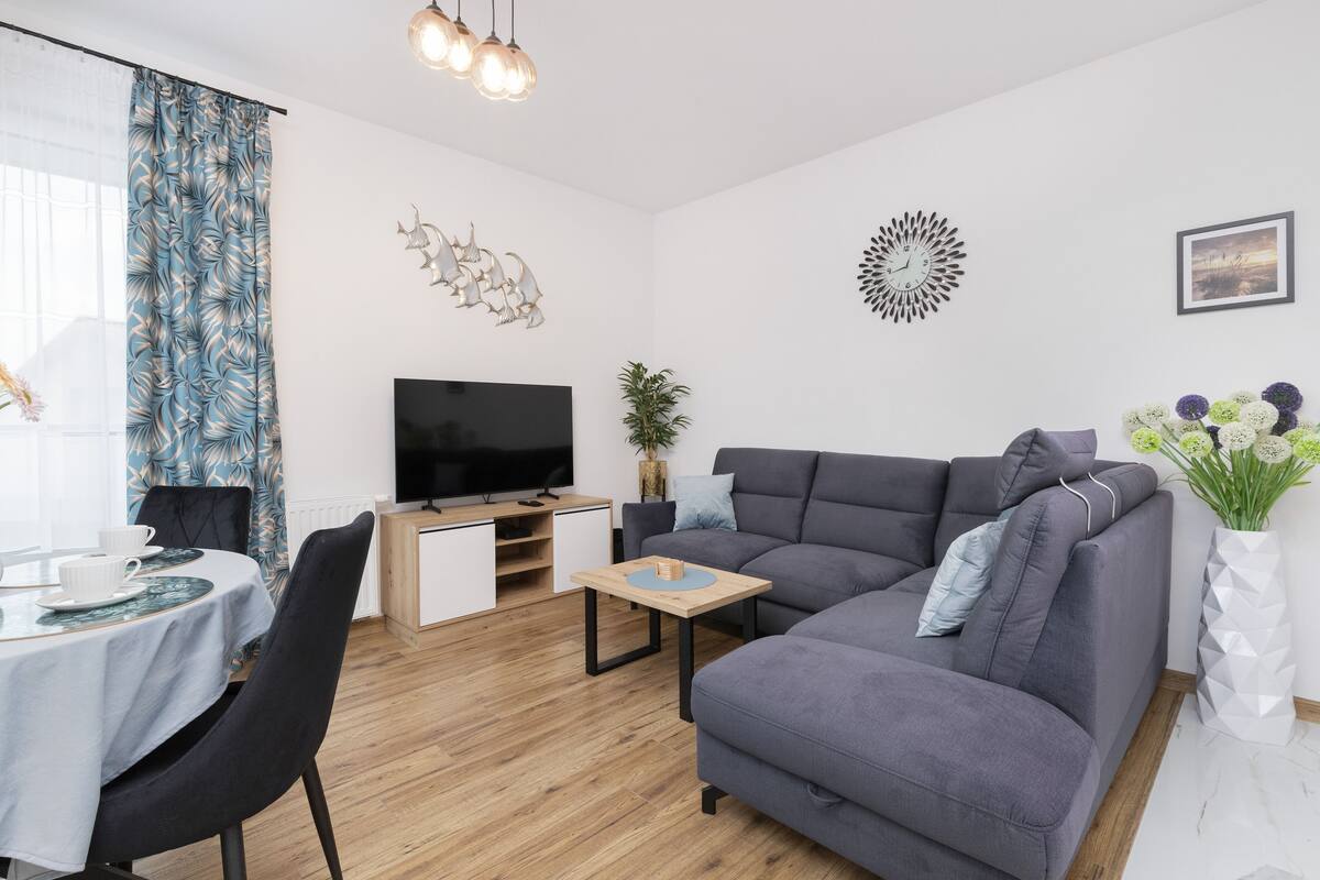 Apartment, 2 Bedrooms, Balcony | 4 bedrooms, bed sheets