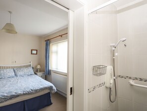 3 bedrooms, individually decorated, individually furnished, free WiFi - 14 Cae Pin (Pwllheli)