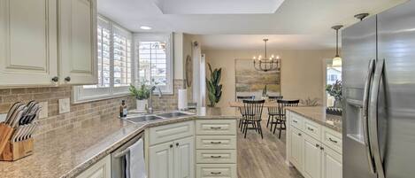 Coffee/tea maker, fridge, microwave, stovetop