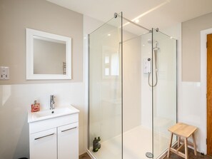 Cottage | Bathroom | Shower