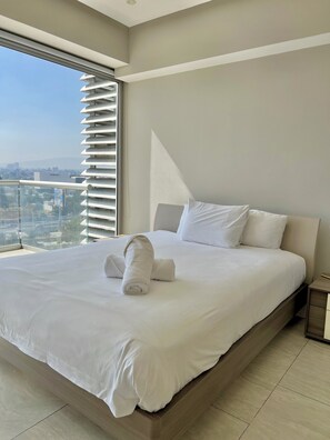 Apartment, 3 Bedrooms | Premium bedding, in-room safe, iron/ironing board, free WiFi