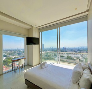 Premium bedding, in-room safe, iron/ironing board, free WiFi - Park Life Guadalajara (Guadalajara)