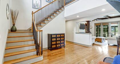 Cottage Living is the life for me! Sleeps 8!