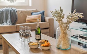 TV, offices - Villa Pippa - house on a short walk from the beach (Koksijde)