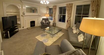 Stunning 3-bed Apartment in Blandford Forum