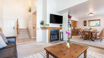 TV connectée, cheminée, baby-foot