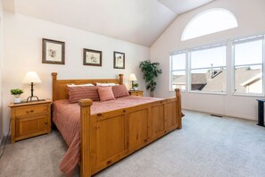 4 Schlafzimmer, Bügeleisen/Bügelbrett, WLAN, Bettwäsche